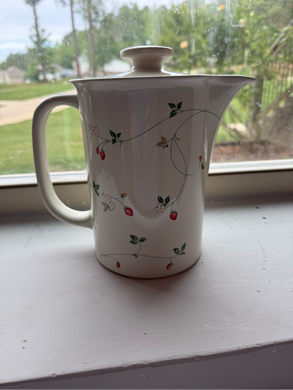 Ceramic Strawberry Vine Coffee Pot - Cream White